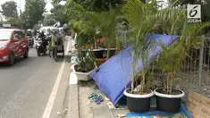 Imigran yang tinggal di pinggiran jalan dekat rumah detensi Imigrasi diprotes warga. Warga mulai terganggu dengan kehadiran para imigran.