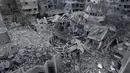 Sekitar satu juta orang eksodus massal untuk menyelamatkan diri dari zona sasaran Israel. Mereka mengungsi ke selatan. (AP Photo/Adel Hana)