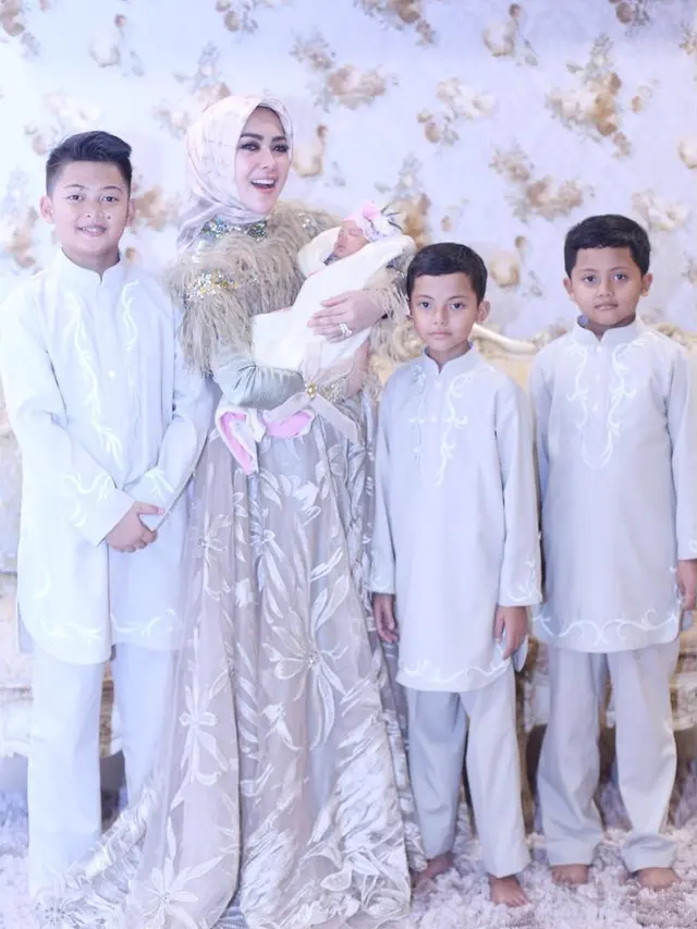 Syahrini Didoakan Segera Jadi Ibu, Begini 6 Momen Saat Momong Keponakannya