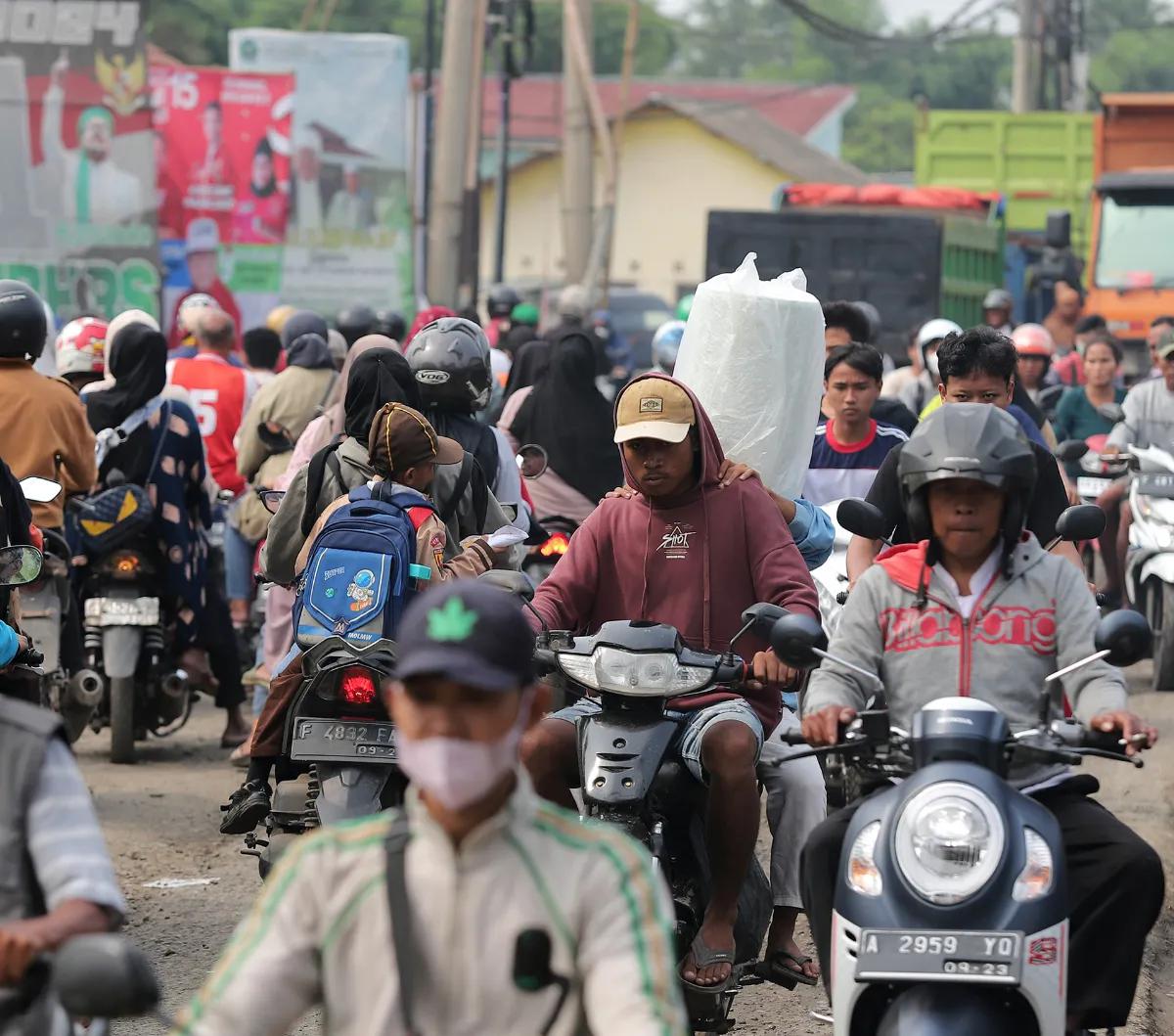 Puncak arus mudik libur Natal diprediksi terjadi pada 22-23 Desember 2023. Sedangkan arus balik diprediksi 26-27 Desember 2023.