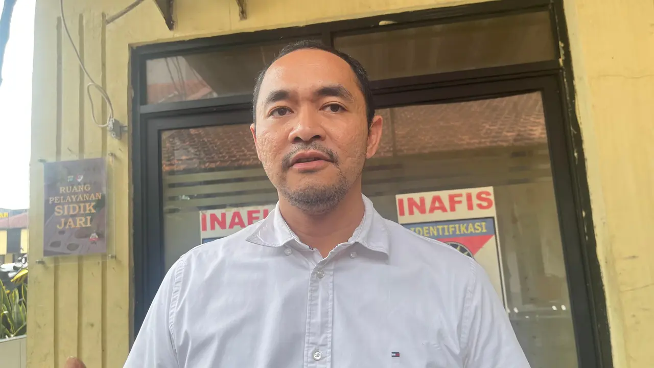Kasat Reskrim Polres Metro Depok, AKBP Dermawan Kristianus Zendrato saat ditemui di halaman Polres Metro Depok. (Liputan6.com/Dicky Agung Prihanto)