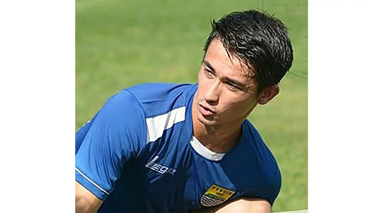 Pesepak bola muda Indonesia, Gavin Kwan Adsit, tampak berlatih bersama Persib Bandung. (Instagram)