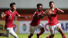 Selain menjadi juara pada ajang Piala AFF U-16 edisi 2022 yang baru saja usai, Timnas Indonesia U-16 juga tercatat sebagai tim paling produktif dan paling sedikit kebobolan selama turnamen berlangsung. Dari total 5 laga, 3 di fase grup serta 2 di babak semifinal dan final, Tim Garuda Asia mampu mencetak total 15 gol, satu di antaranya merupakan gol bunuh diri pemain Filipina di fase grup dan hanya kebobolan 2 gol. Seluruh 14 gol tersebut dicetak oleh 7 pemain. Berikut sebaran gol-gol tersebut. (Bola.com/Bagaskara Lazuardi)