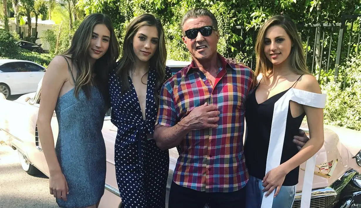 Untuk menunjukkan dirinya baik-baik saja, Sylvester Stallone pun mengunggah video kedua anaknyam Sistine dan Sophia Stallone. (instagram/officialslystallone)