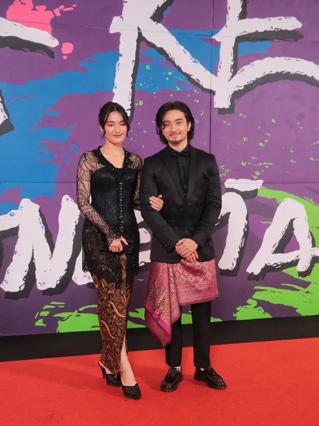 17 Potret Gaya Artis di Red Carpet FFI 2022, Dian Sastro hingga Anya Geraldine