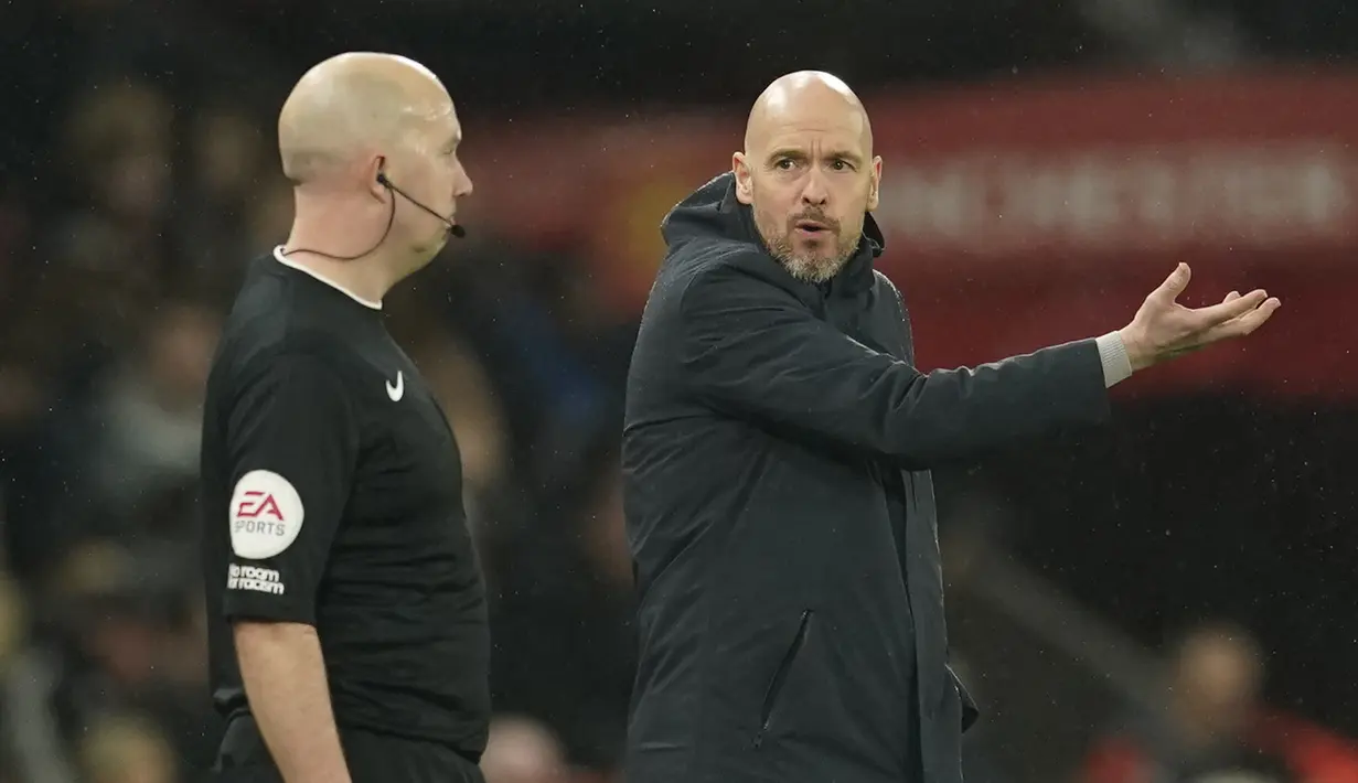 Sampai laga berjalan 40 menit, Brentford belum dapat melepaskan tembakan. Babak pertama pun berakhir dengan kemenangan Manchester United 1-0. (AP Photo/Dave Thompson)