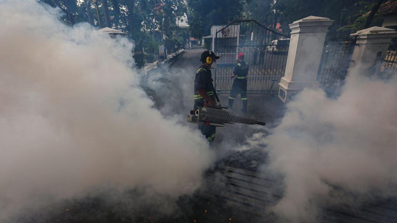 FOTO: Berantas Nyamuk DBD, Museum Tekstil Jakarta Difogging Demi Keamanan Pengunjung