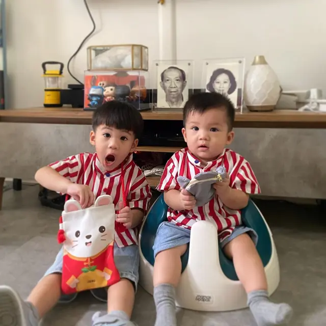 Potret Gemas Saat Anak Seleb Membantu Mengasuh Adiknya