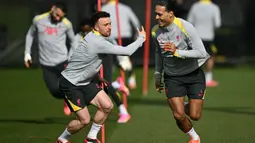 Latihan ini persiapan Liverpool berlaga di leg pertama 16 besar Liga Champions 2024/2025 melawan Paris Saint-Germain. (Paul ELLIS/AFP)