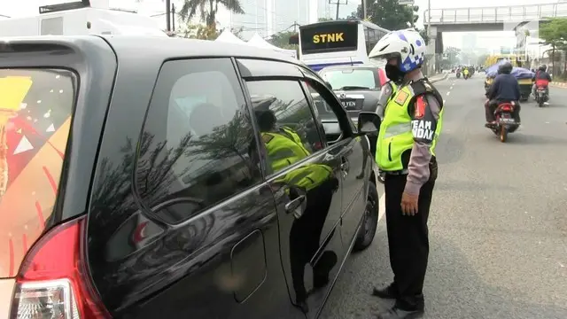 VIDEO: Tak Bayar Pajak 2 Tahun, Pengemudi Menolak Ditilang