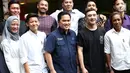 Ketua INASGOC, Erick Thohir, foto bersama dengan Atlet Asian Games 2018 yang mewakili tim Indonesia usai diskusi Satukan Dukungan Untuk Indonesia di Jakarta, Minggu (22/7). (Liputan6.com/Immanuel Antonius)