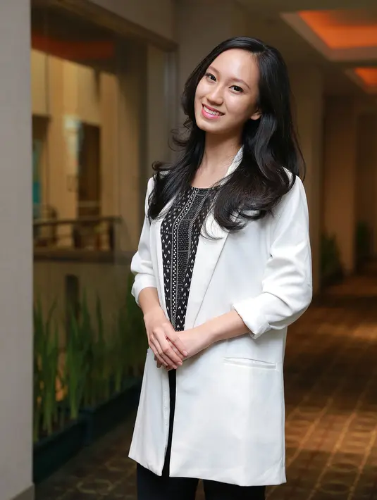 Eileen yang merupakan pewaris Cai Lan Gong diperankan oleh Ineke Valentina. Ia merupakan cucu dari Akung (diperankan oleh Ronny P. Tjandra). (Galih W. Satria/Bintang.com)