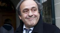 Platini has withdrawn his candidacy from the race for the presidency of soccer's scandal-plagued governing body FIFA, he told French sports daily L'Equipe on January 7, 2016. REUTERS/Denis Balibouse
