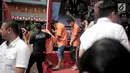 Tersangka usai dihadirkan saat rilis kasus penyelundupan dan barang ilegal di Halaman Ditreskrimsus Polda Metro Jaya, Rabu (14/8/2019). Petugas Subdit I Reskrimsus Polda Metro Jaya berhasil mengamankan empat tersangka. (Liputan6.com/Faizal Fanani)