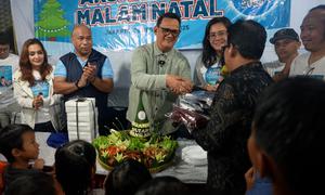 Ketua Panitia Natal Nasional (PNN) 2025 Maruarar Sirait menggelar Aksi Berbagi pada Hari Natal. (Istimewa)