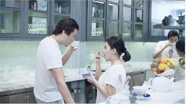 Di Rumah Aja, Syahrini Buatkan Puding buat Reino Barack