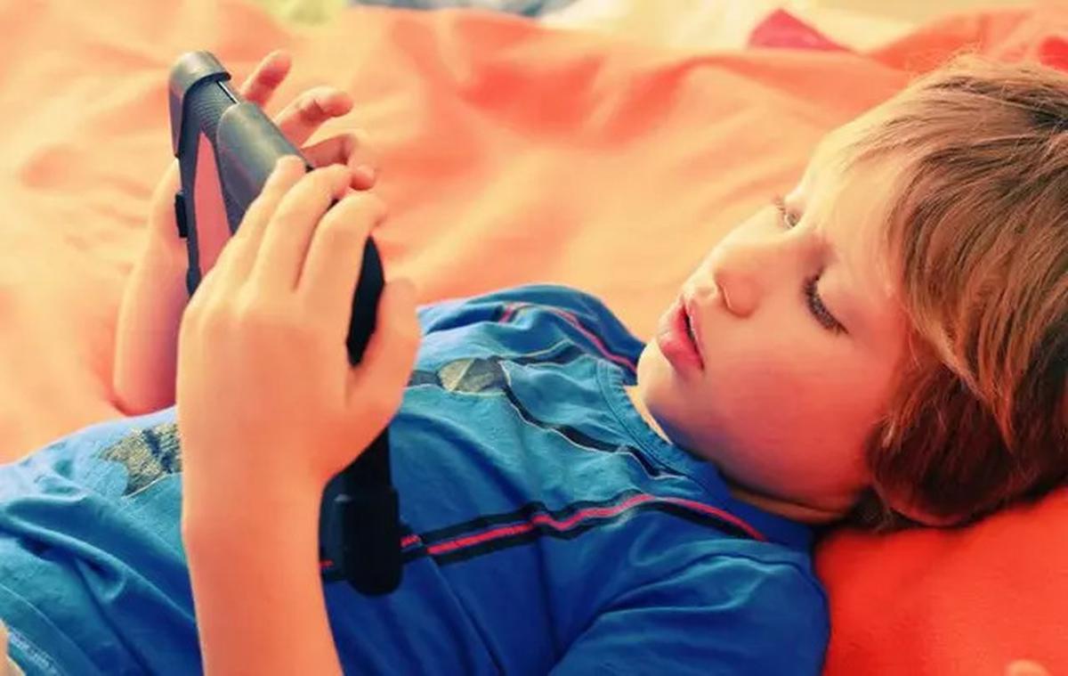 Cara Efektif Mencegah Kecanduan Gadget pada Anak