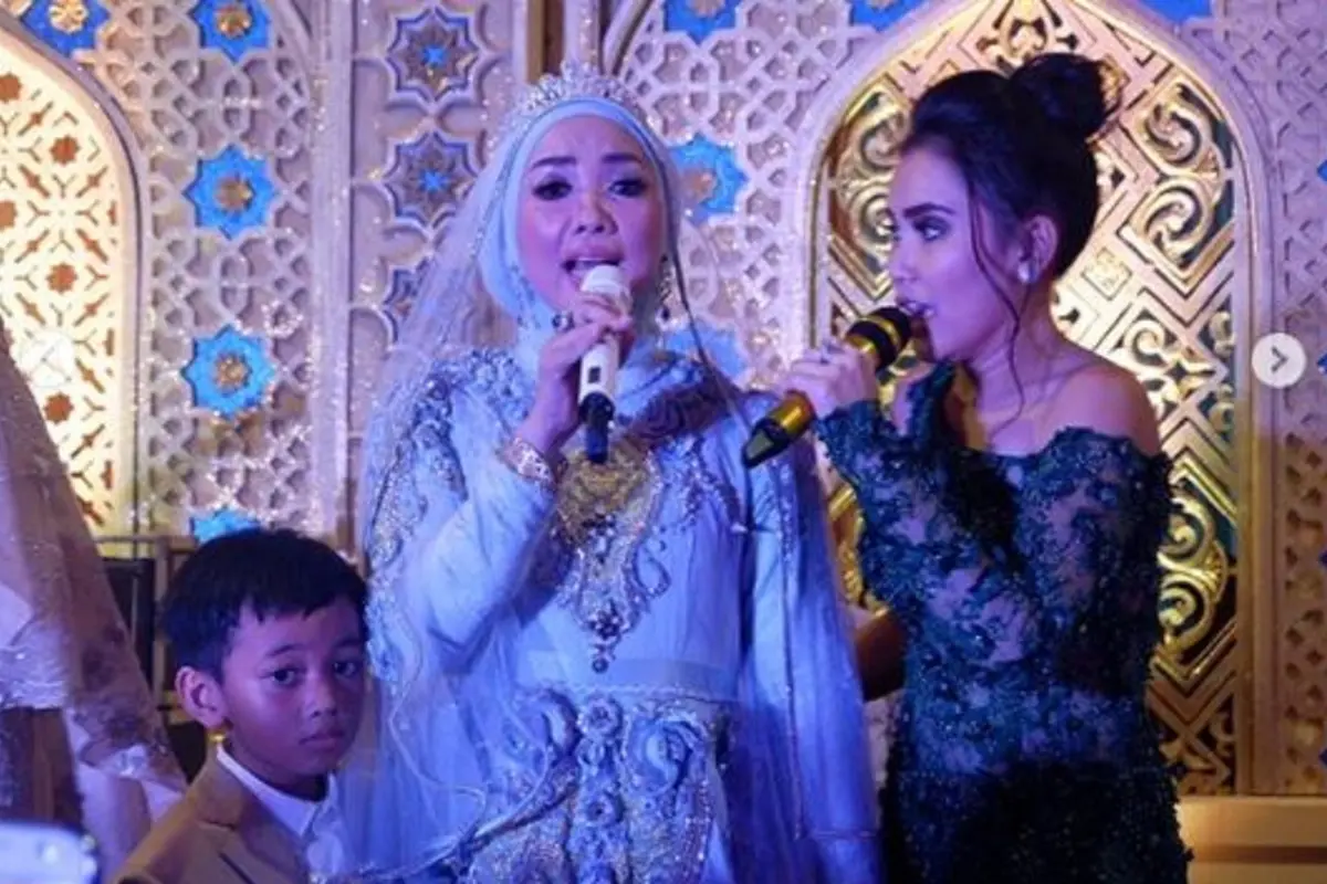 [Bintang] Ayu Ting Ting