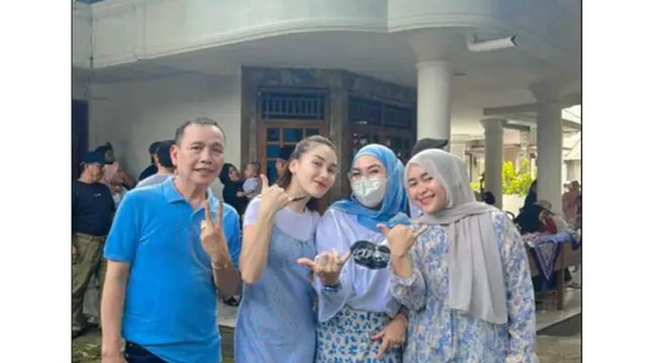 12 Potret Artis Nyoblos Pilkada 2024, Raffi Ahmad hingga Rano Karno Pamer Tinta Ungu