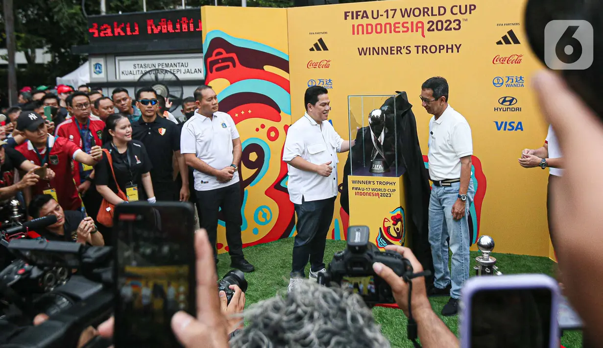 PSSI dan Local Organizer Committe (LOC) Piala Dunia U-17 2023 menggelar Trophy Experience Piala Dunia U-17 2023 pagi ini. (Liputan6.com/Faizal Fanani)