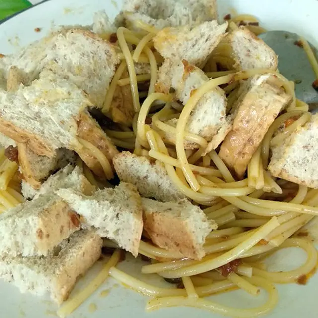 6 Cara Makan Spageti ala Orang Indonesia Ini Bikin Geleng Kepala