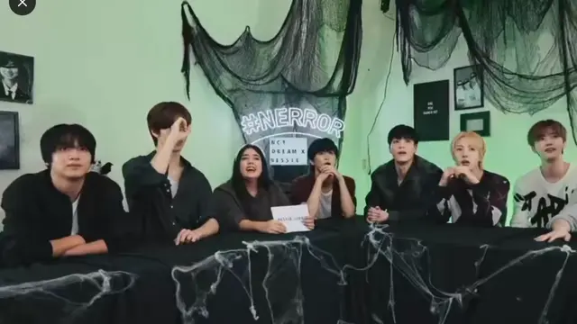 Nessie Judge dan NCT Dream. Foto Junko Furota berada di pojok kiri atas, dengan mata tertutup (YouTube/ NessieJudge via Twitter)