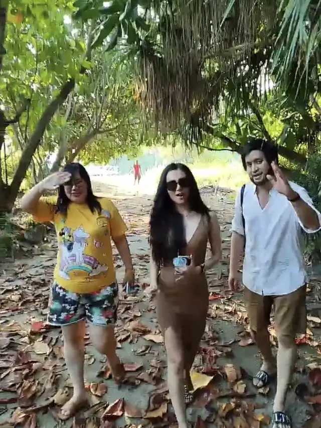 Momen Liburan Kevin Aprilio di Kepulauan Seribu, Tampil Macho dengan Brewok. (Sumber: Instagram/kevinaprilio)