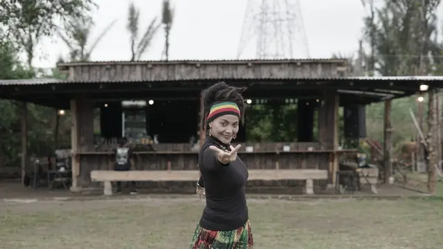 Nath The Lion dikenal sebagai Queen of Reggae Indonesia.