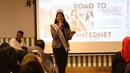 Miss Internet Indonesia 2018 Nathasya Juli Silaen saat Media & Influencer Gathering Miss Internet 2019 di Go Works Setiabudi, Jakarta Selatan, Rabu (19/9/2019). Miss Internet 2019 kembali digelar untuk mengkampanyaken internet positif kepada masyarakat. (Liputan6.com/Angga Yuniar)