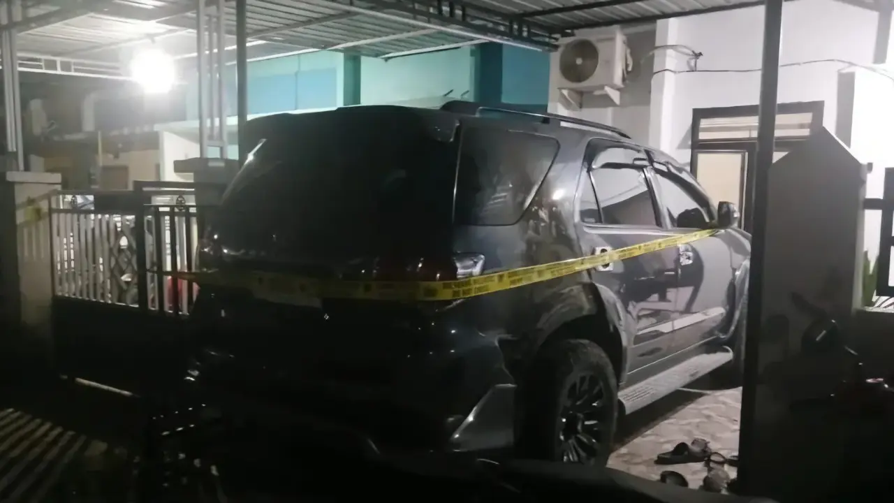 mobil fortuner politisi demokrat dibakar anggota DPRD dari PAN