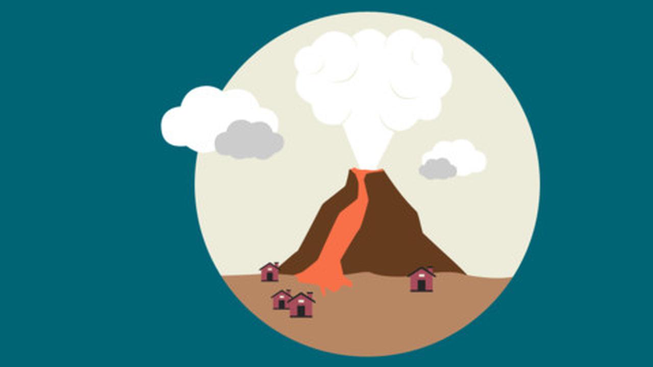 Gunung Api Gamalama erupsi mengeluarkan asap & abu vulkanik