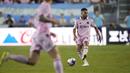 Pemain baru Inter Miami, Jordi Alba mengumpan bola saat laga 32 besar piala liga 2023 melawan Orlando City di DRV PNK Stadium, Florida, Amerika Serikat, Rabu (02/08/2023) waktu setempat. (AP Photo/Lynne Sladky)
