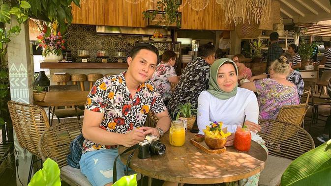 Kemesraan Muzdalifah dan Fadel Islami saat di Bali (Sumber: Instagram/fadelislami__)