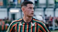 Timnas Indonesia akan menaturalisasi bek Venezia, Jay Idzes. (Bola.com/Dok.Instagram Jay Idzes).