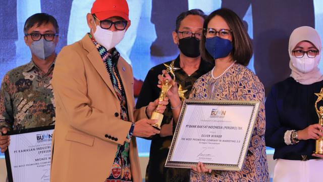 BRI dinobatkan sebagai Best of The Best BUMN dalam ”BUMN Entrepreneurial Marketing Awads 2022” yang diadakan oleh Markplus.INC. (Dok BRI)