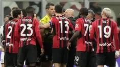 Dua tim sekota dan terdepan dalam perburuan scudetto Liga Italia sama-sama menuai hasil imbang di pekan ke-27, Sabtu (26/2/2022) dini hari WIB. AC Milan diimbangi 1-1 Udinese yang diwarnai gol kontroversial, sementara Inter Milan imbang 0-0 dengan Genoa. (AP/Luca Bruno)