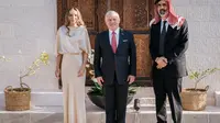 Pasangan Pangeran Ghazi dan Putri Miriam yang berdarah Spanyol menikah di Yordania, dan dihadiri Raja Abdullah II. (dok. The Royal Hashemite Court)