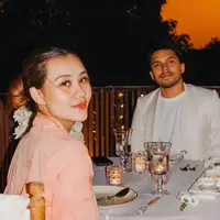 Aaliyah Massaid saat rayakan anniversary pernikahan di Bali. [@thariqhalilintar]