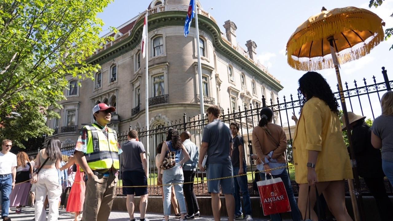 Ribuan warga Amerika Serikat (AS) mengunjungi KBRI Washington DC sebagai bagian dari Around The World Embassy Tour (AWET)