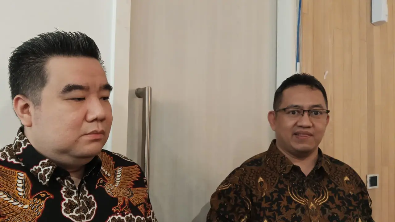 Direktur PT Batavia Prosperindo Aset Manajemen Eri Kusnadi & Head of Market Intelligence Bank DBS Indonesia Boy Suhendry