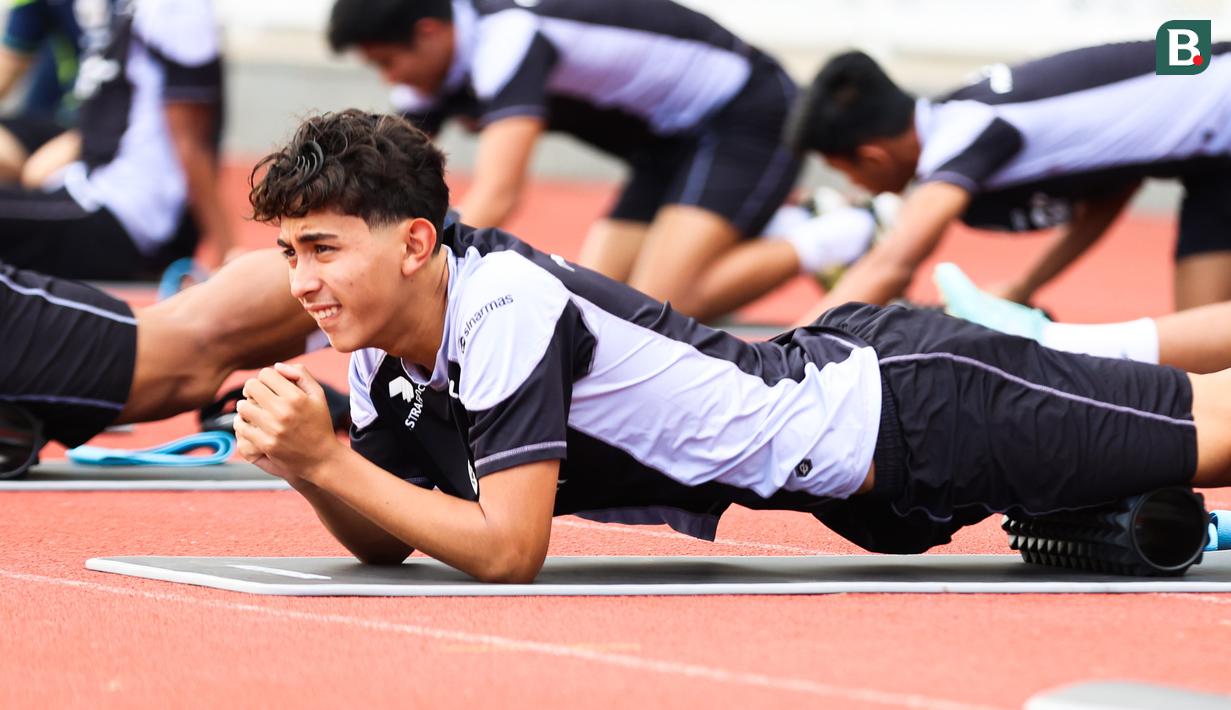 Welber Jardim sedang melakukan sesi latihan bersama Timnas Indonesia U-20 di Stadion Madya, Gelora Bung Karno, Jakarta, Rabu (5/2/2025). (Bola.com/Abdul Aziz)