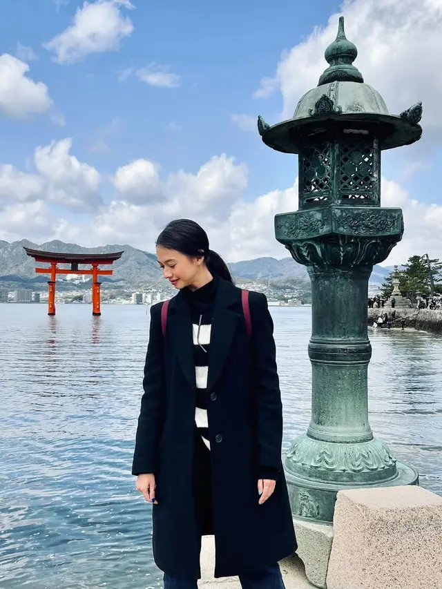 Kasual hingga Stylish di Musim Dingin, Ini Potret OOTD Yuki Kato Saat Liburan di Luar Negeri,