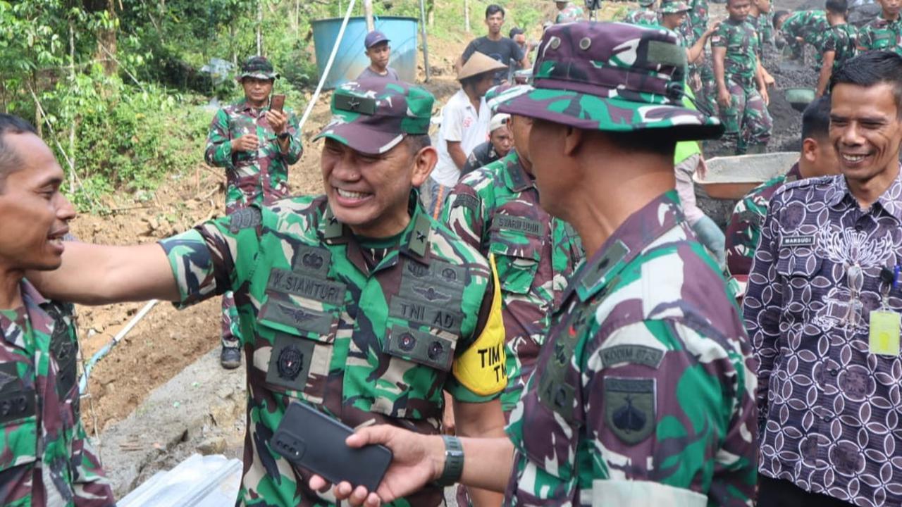VIDEO: Kapuspen Tegaskan Prajurit TNI Tak Akan Ambil Posisi Sipil: Kami Tak Mau Jadi Superbody