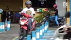 Demi meningkatkan kesadaran berlalu lintas, Satlantas Polres Jombang, memberikan coaching clinic sebelum melakukan pengurusan SIM.