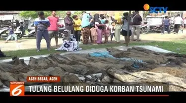 Warga Aceh Besar geger dengan ditemukannya puluhan kantong berisi tulang belulang manusia yang diduga korban tsunami 2004 lalu.