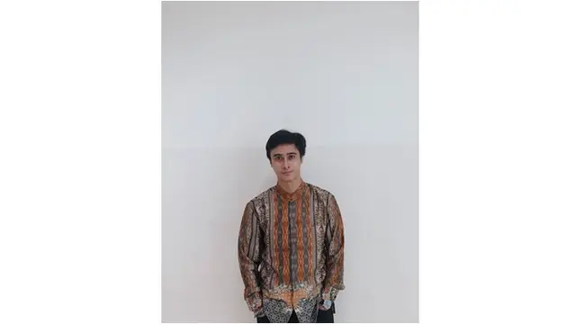 Meski jarang tampil di televisi, pria 32 tahun ini masih memiliki penggemar setia. Di akun Instagramnya, ia sudah memiliki 41 ribu pengikut.