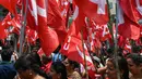 Hari Buruh yang diperingati setiap tanggal 1 Mei dikenal juga dengan sebutan May Day. Tampak dalam foto, para anggota Centre of Indian Trade Unions (CITU) ikut serta dalam sebuah demonstrasi Hari Buruh di Hyderabad, India pada 1 Mei 2025. (NOAH SEELAM/AFP)