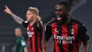 Fikayo Tomori resmi dipermanenkan oleh AC Milan pada musim panas ini. Tomori sebelumnya merupakan pemain pinjaman dari Chelsea pada bursa transfer Januari 2021 lalu. Rossoneri rela merogoh kocek sebesar 29,2 juta euro demi penampilan impresifnya. (Foto: AFP/Marco Bertorello)