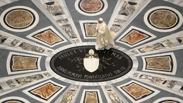 FOTO: Basilika Santo Petrus di Vatikan Kembali Dibuka