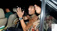 Haji Lulung masuk ke dalam mobil yang telah menjemputnya usai menjalani pemeriksaan di Bareskrim Mabes Polri, Jakarta, Kamis (30/04/2015). Haji Lulung diperiksa sebagai saksi kasus dugaan tindak pidana korupsi pengadaan UPS. (Liputan6.com/Andrian M Tunay)